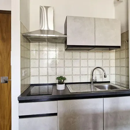 Cozy Flat With A Terrace-beahost 比比翁